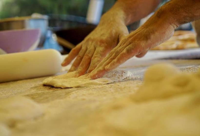 هتل Lara Hadrianus