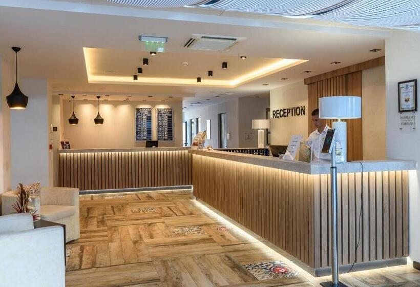 هتل Lion Sunny Beach