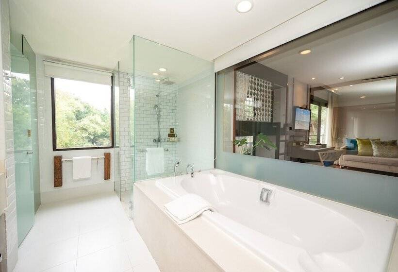 בית מלון כפרי The Rock Hua Hin Beachfront Spa Resort
