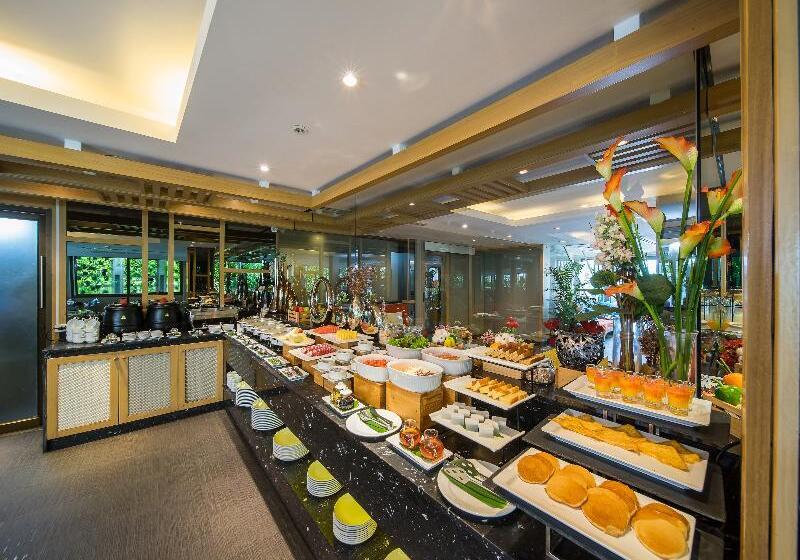 בית מלון כפרי The Rock Hua Hin Beachfront Spa Resort