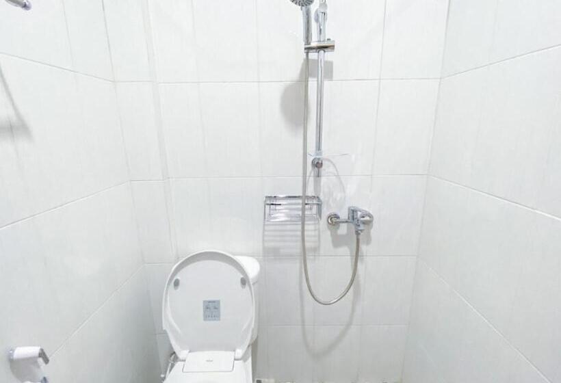 Отель Reddoorz Syariah At Mitra Guest House