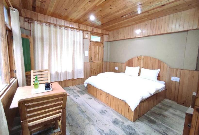 فندق The Forest Pinnacle And Café, Jibhi