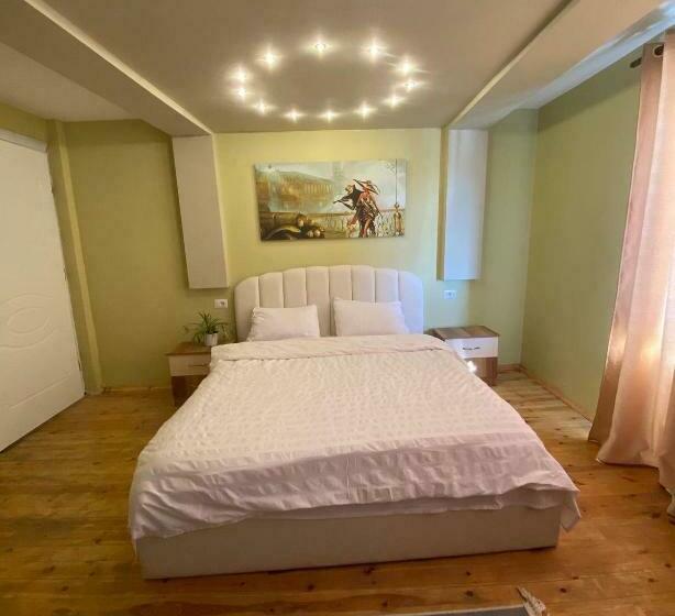 پانسیون Villa Elear
