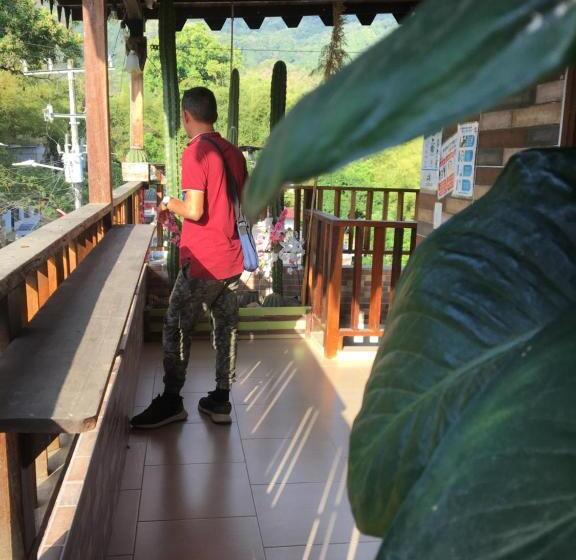 پانسیون Hostal Los Wichos