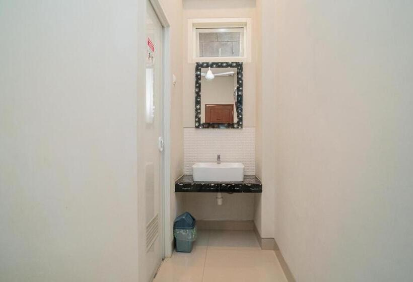 Urbanview Hotel Bubusini Batu By Reddoorz