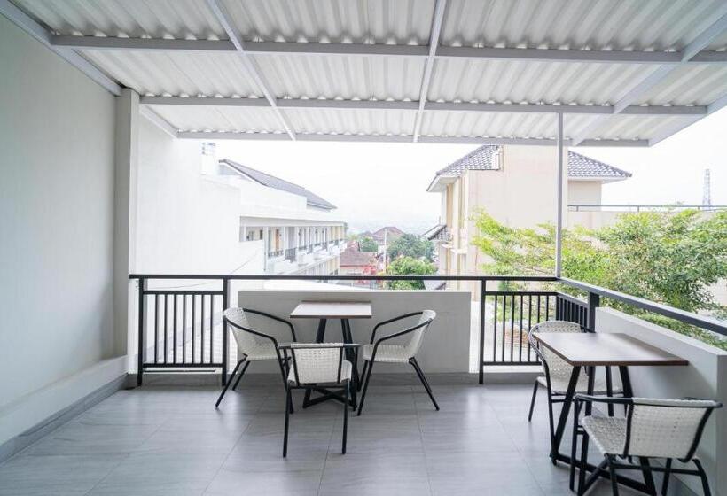 Urbanview Hotel Bubusini Batu By Reddoorz