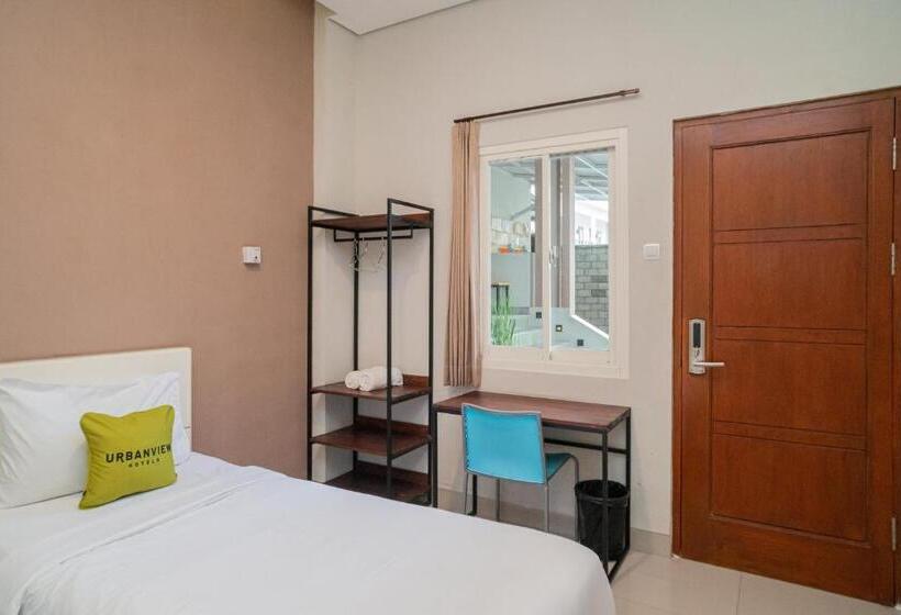 Urbanview Hotel Bubusini Batu By Reddoorz