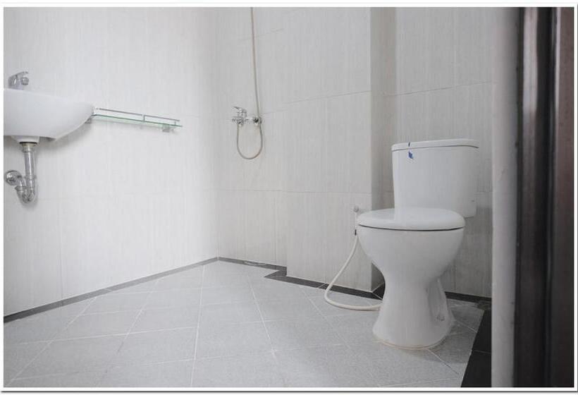 هتل Reddoorz Near Kota Tua 2