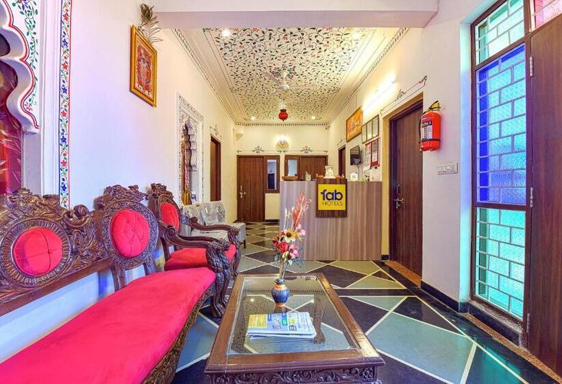 Hotel Fabexpress Achrol Palace