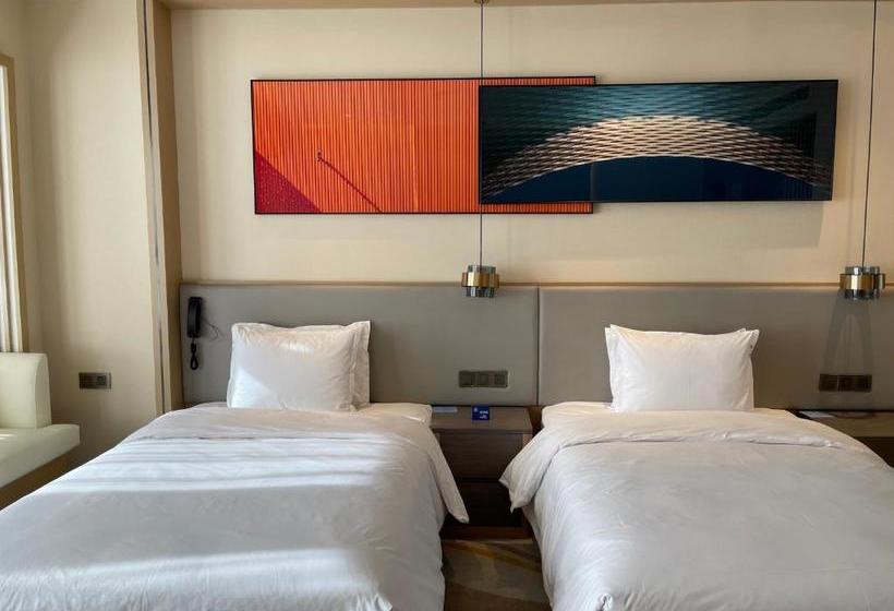 فندق Holiday Inn Express Ulanqab Jining