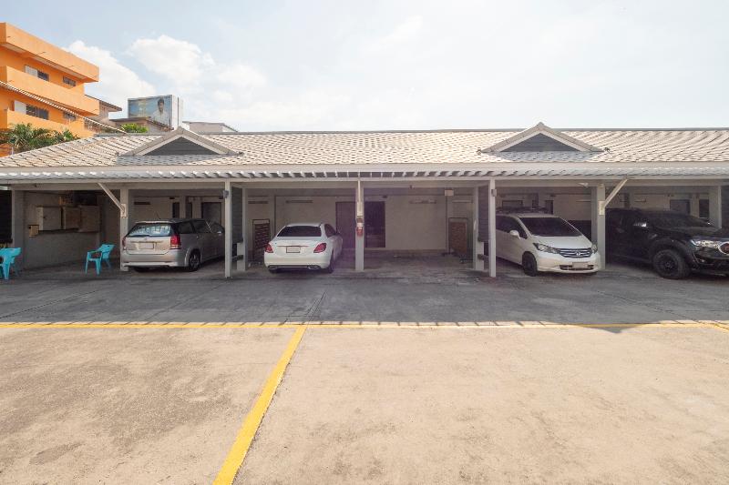 هتل Oyo 75382 Galaxy & Sauna Resort