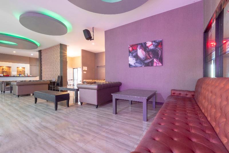 هتل Oyo 75382 Galaxy & Sauna Resort