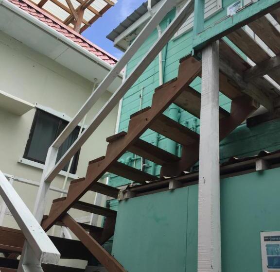 פנסיון Chila's Accommodations