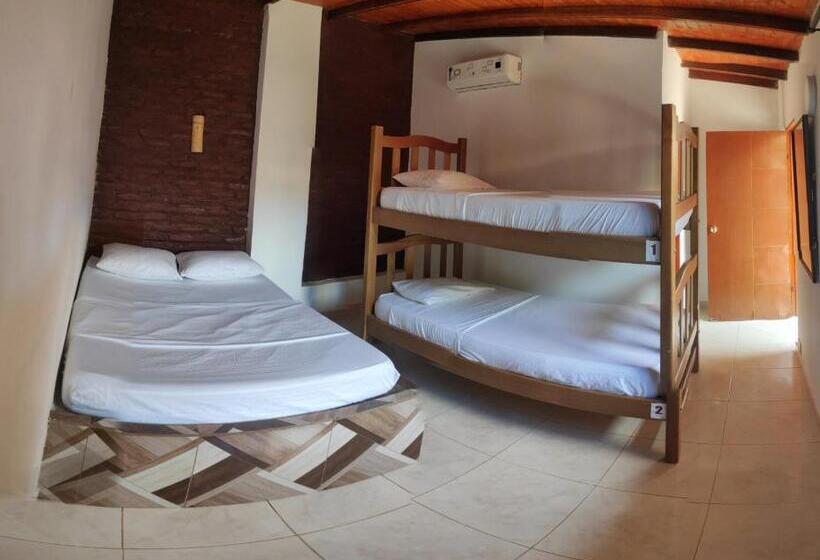 پانسیون Hostal Buena Vida