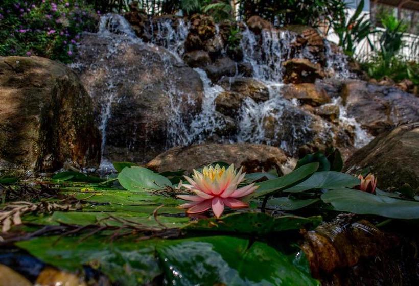 리조트 Livgrand La Four Seasons, Yercaud