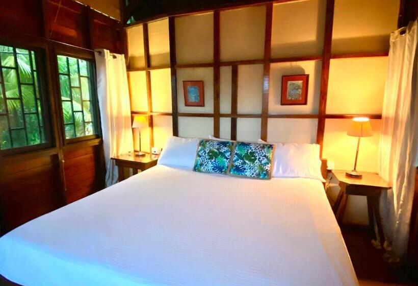 צימר Pacific Edge Eco Lodge