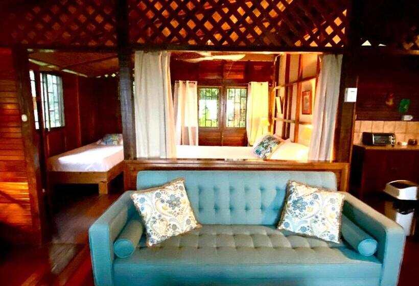 צימר Pacific Edge Eco Lodge