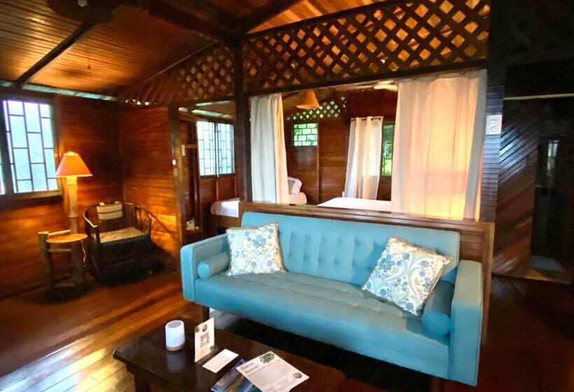 צימר Pacific Edge Eco Lodge