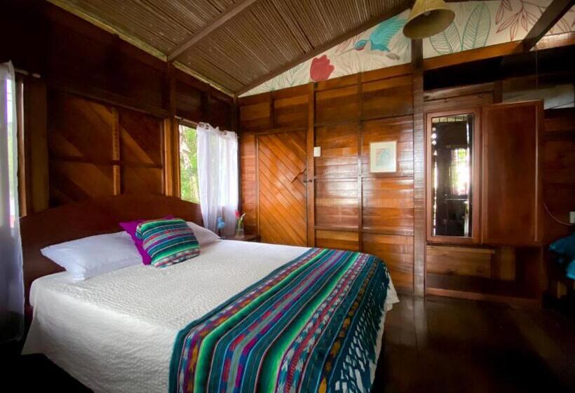 צימר Pacific Edge Eco Lodge