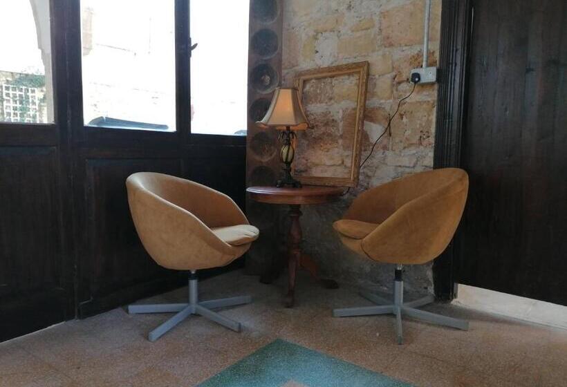 Le Mat Hostel