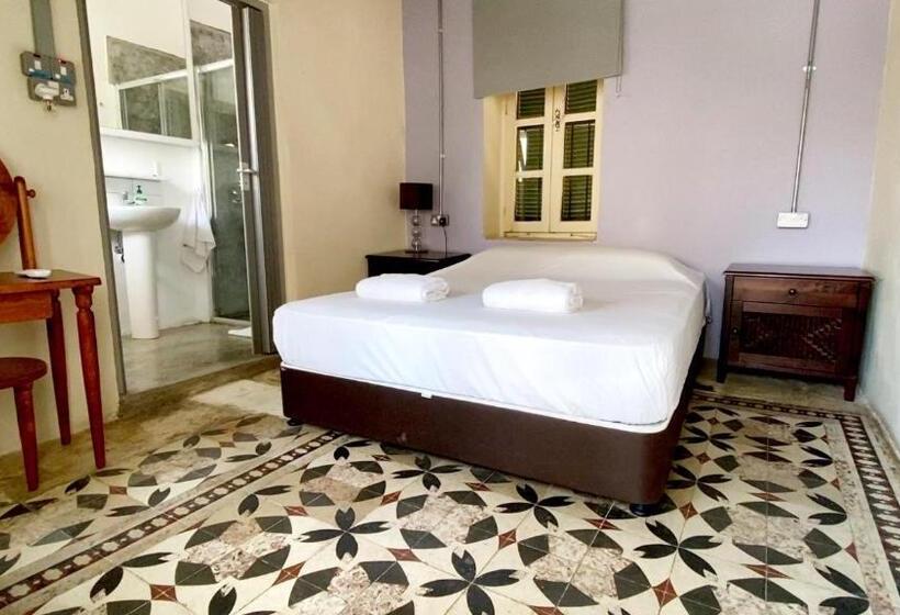 Le Mat Hostel