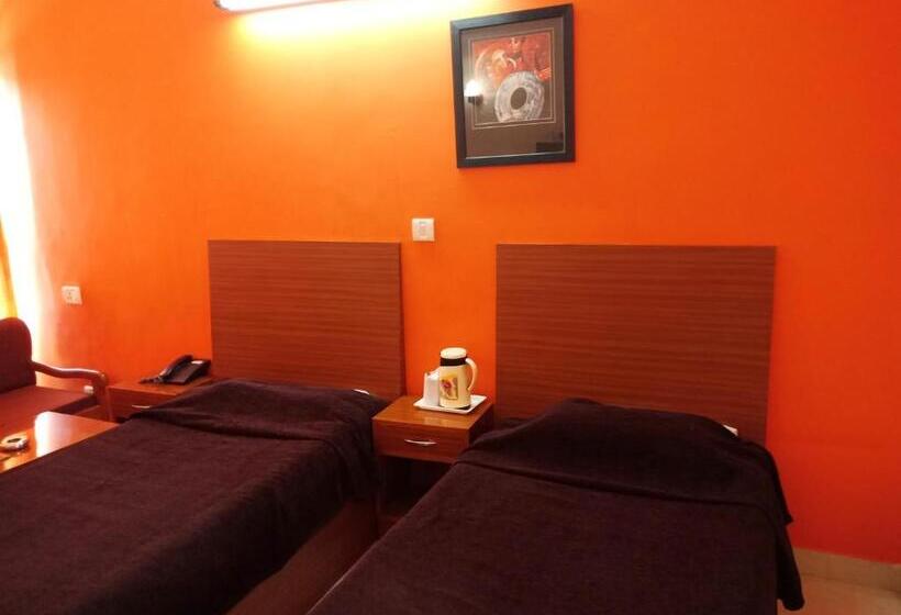 ホテル Shikhar & Restaurant