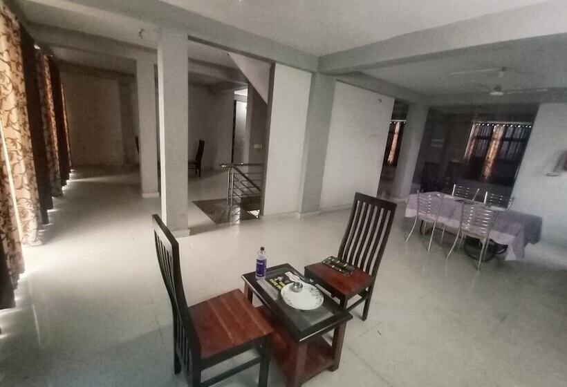 فندق Surya Palace