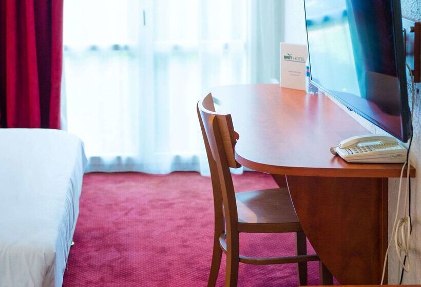 Brit Hotel Nantes Vigneux   L Atlantel
