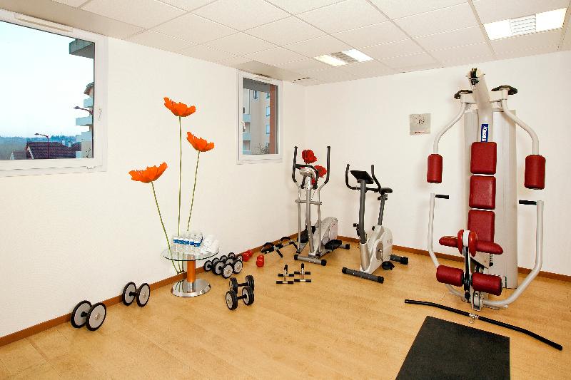Отель Séjours & Affaires Genève Saint Genis
