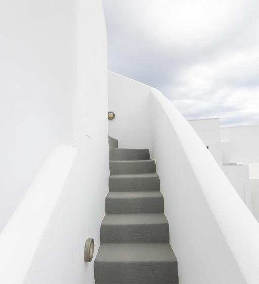 هتل Hiraeth Santorini