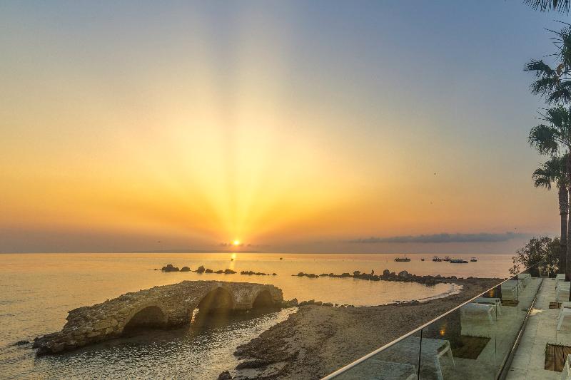 هتل Xenos Kamara Beach