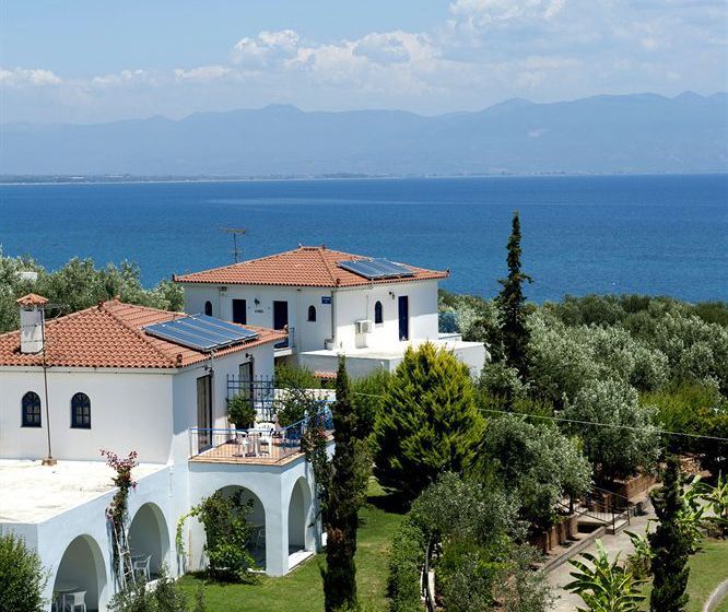 בית מלון כפרי Sunrise Village Beach