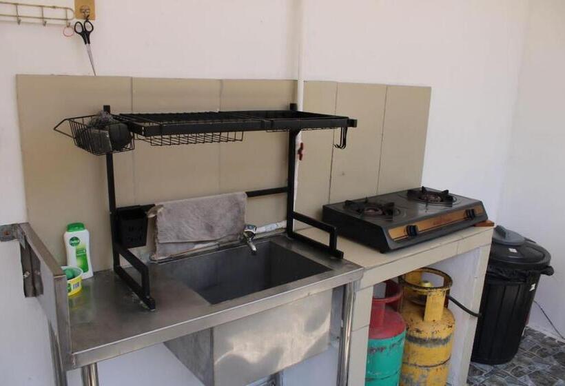 בית מלון כפרי H2 Segama Backpacker