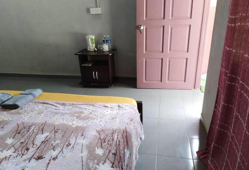 هتل Kampung Guest House   Hostel