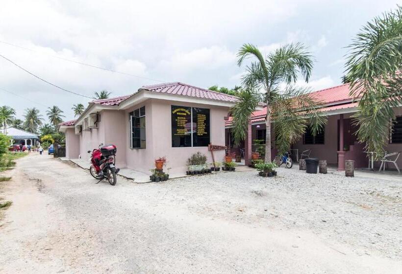 هتل Kampung Guest House   Hostel
