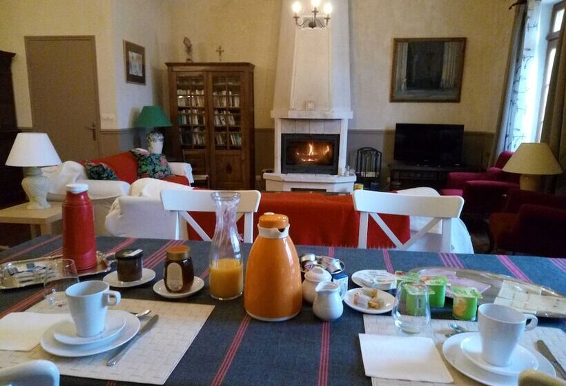 ホテル L Ours Des Corbières   Chambres D Hôtes