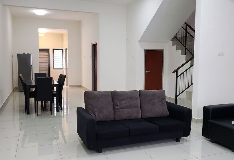 هتل Sr Home Stay At Klia