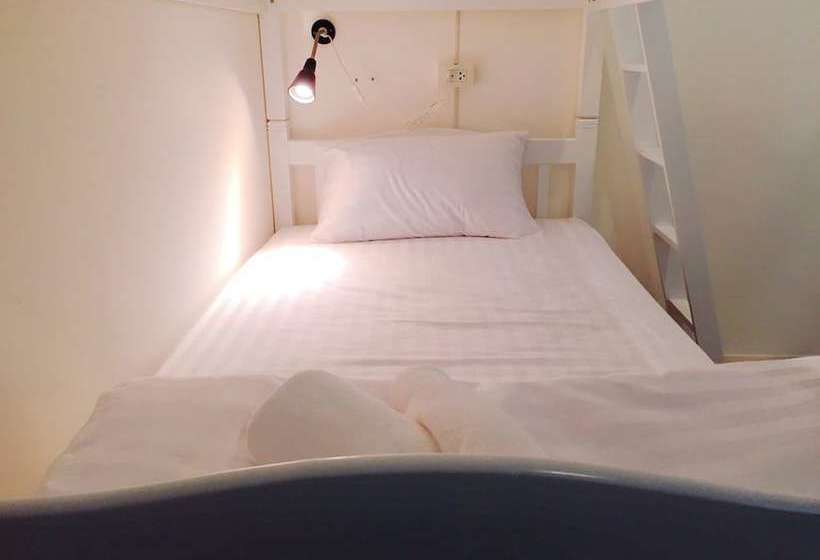 ホテル Take A Break At Naiyang Beach Hostel