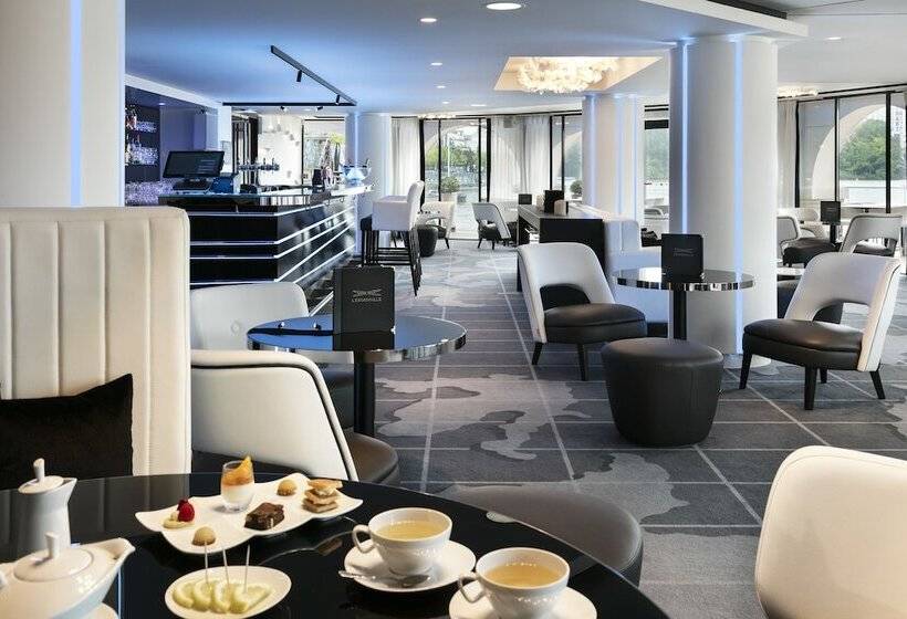 ホテル Hôtel Barrière Le Grand Hôtel Enghien Les Bains