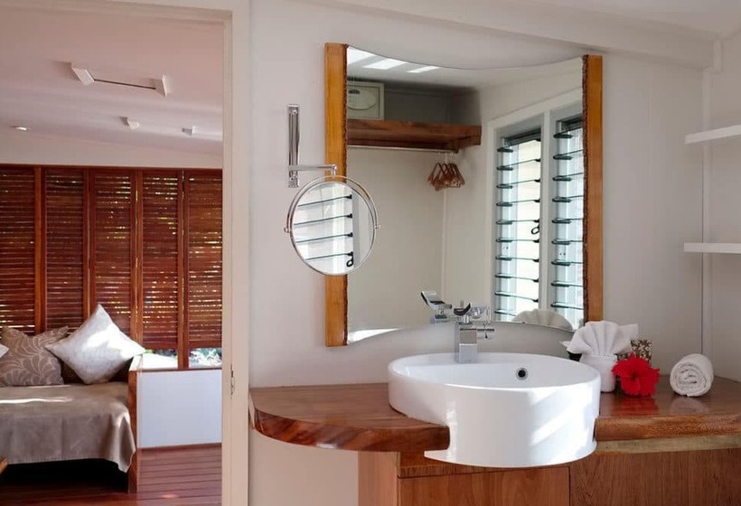 هتل Nanuya Island Resort