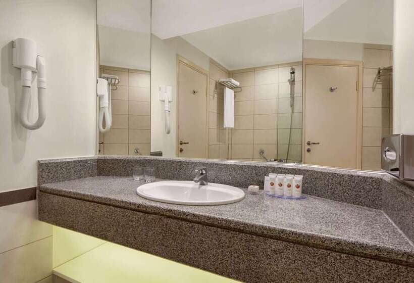 هتل Ramada Plaza By Wyndham Thraki