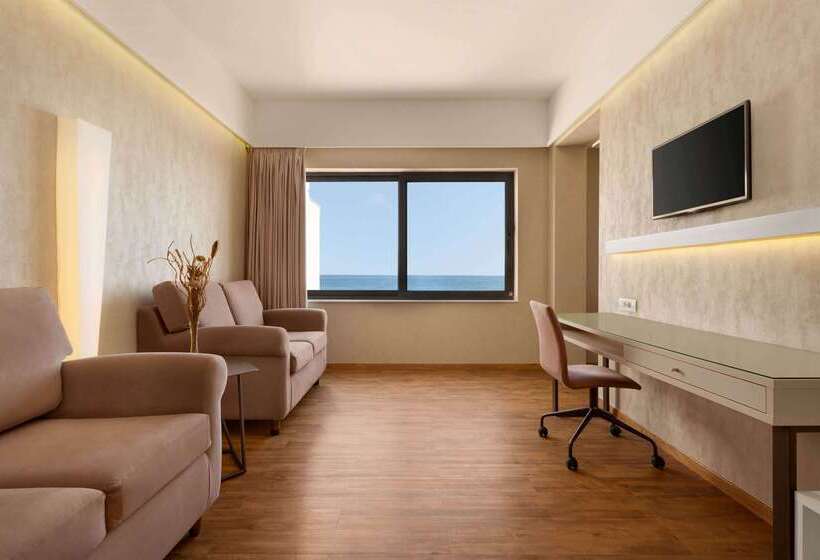 هتل Ramada Plaza By Wyndham Thraki