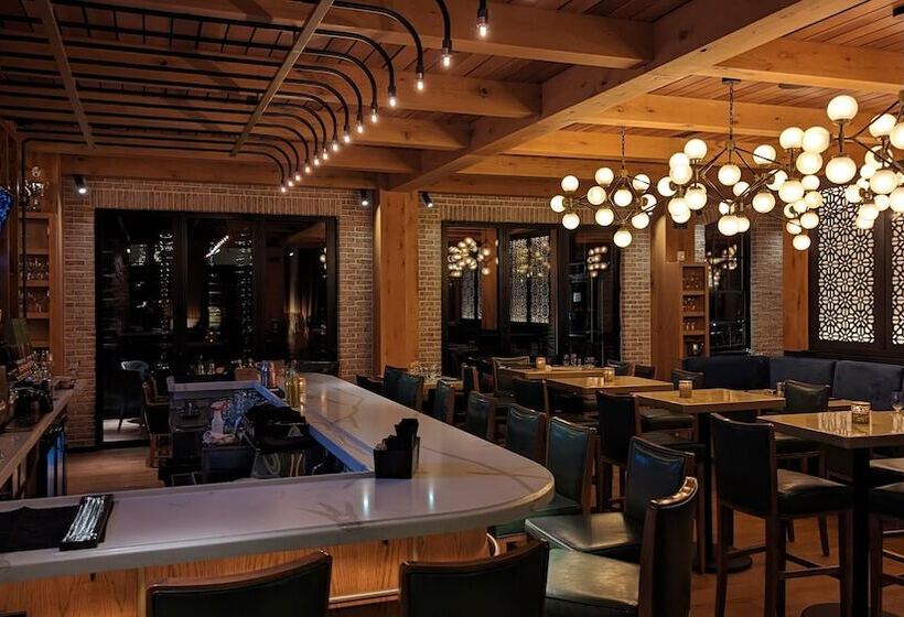 فندق River House At Odette S