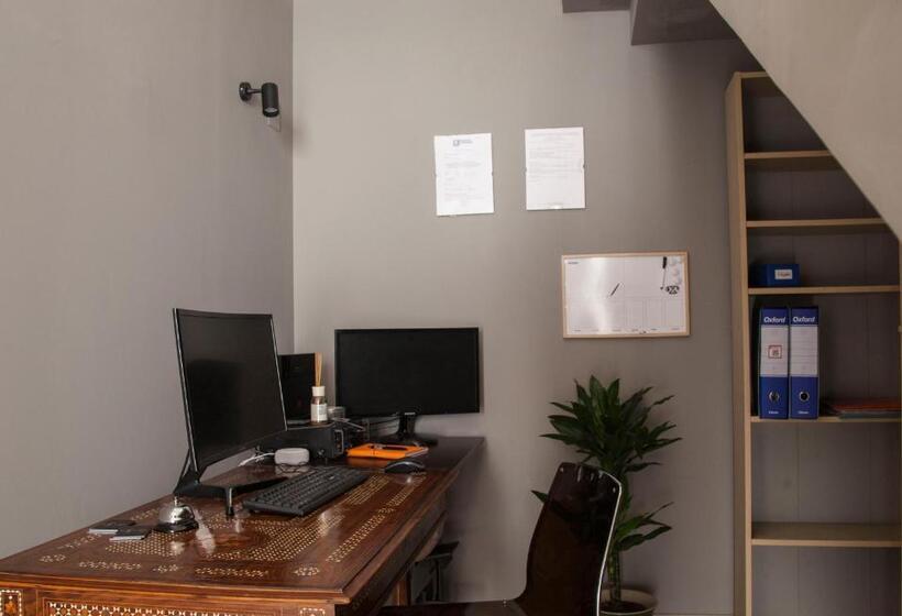 تختخواب و صبحانه Zeta Rooms