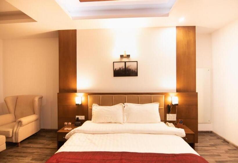 Himalayan Splendour Resort