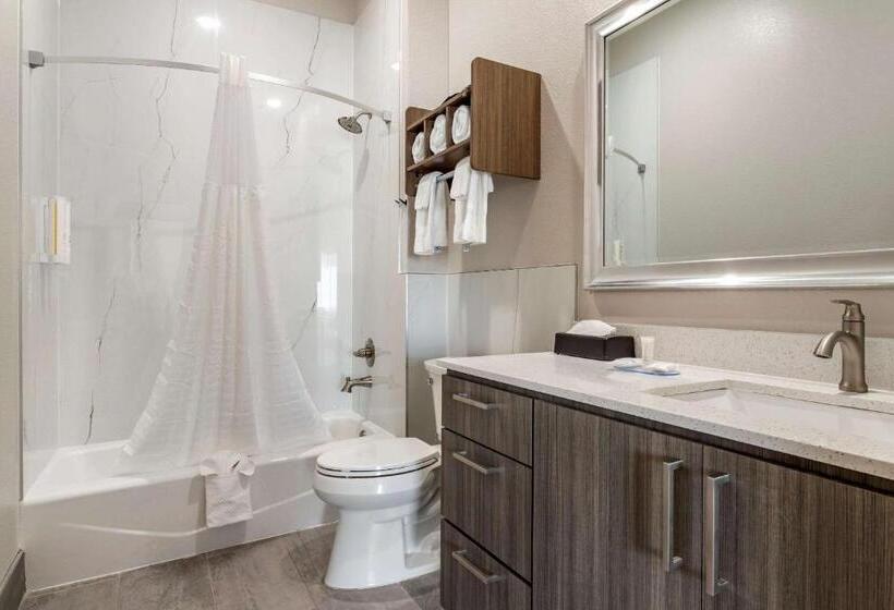 בית מלון כפרי Clarion Pointe Port Arthur Beaumont South