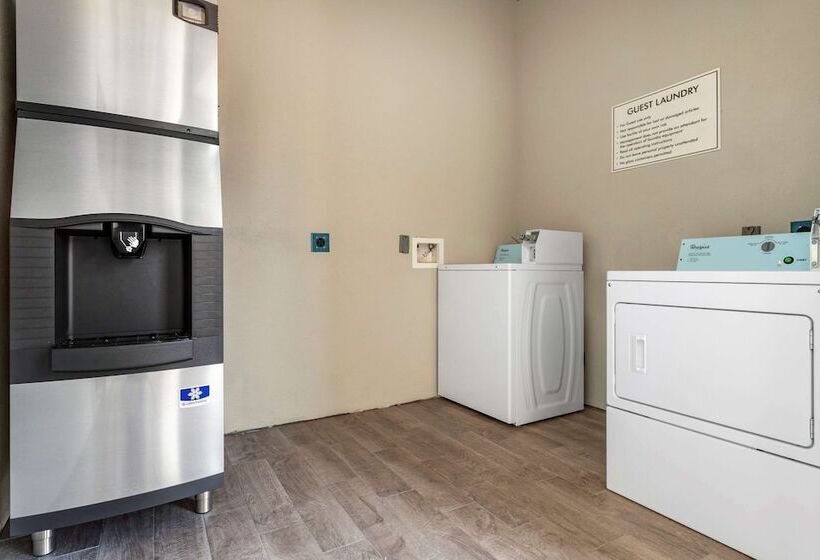 בית מלון כפרי Clarion Pointe Port Arthur Beaumont South