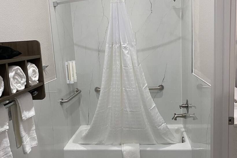 בית מלון כפרי Clarion Pointe Port Arthur Beaumont South