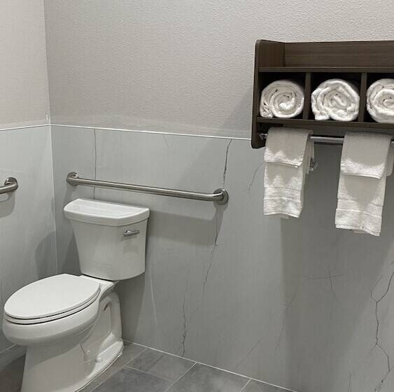 בית מלון כפרי Clarion Pointe Port Arthur Beaumont South