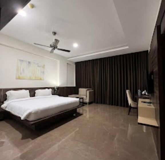 فندق High Rise Regency, Burhanpur